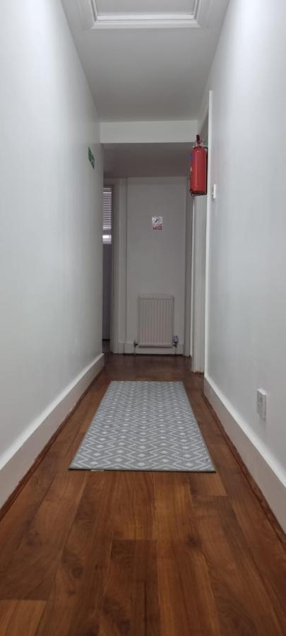 Cricklewood Broadway Guest Home Лондон Екстериор снимка