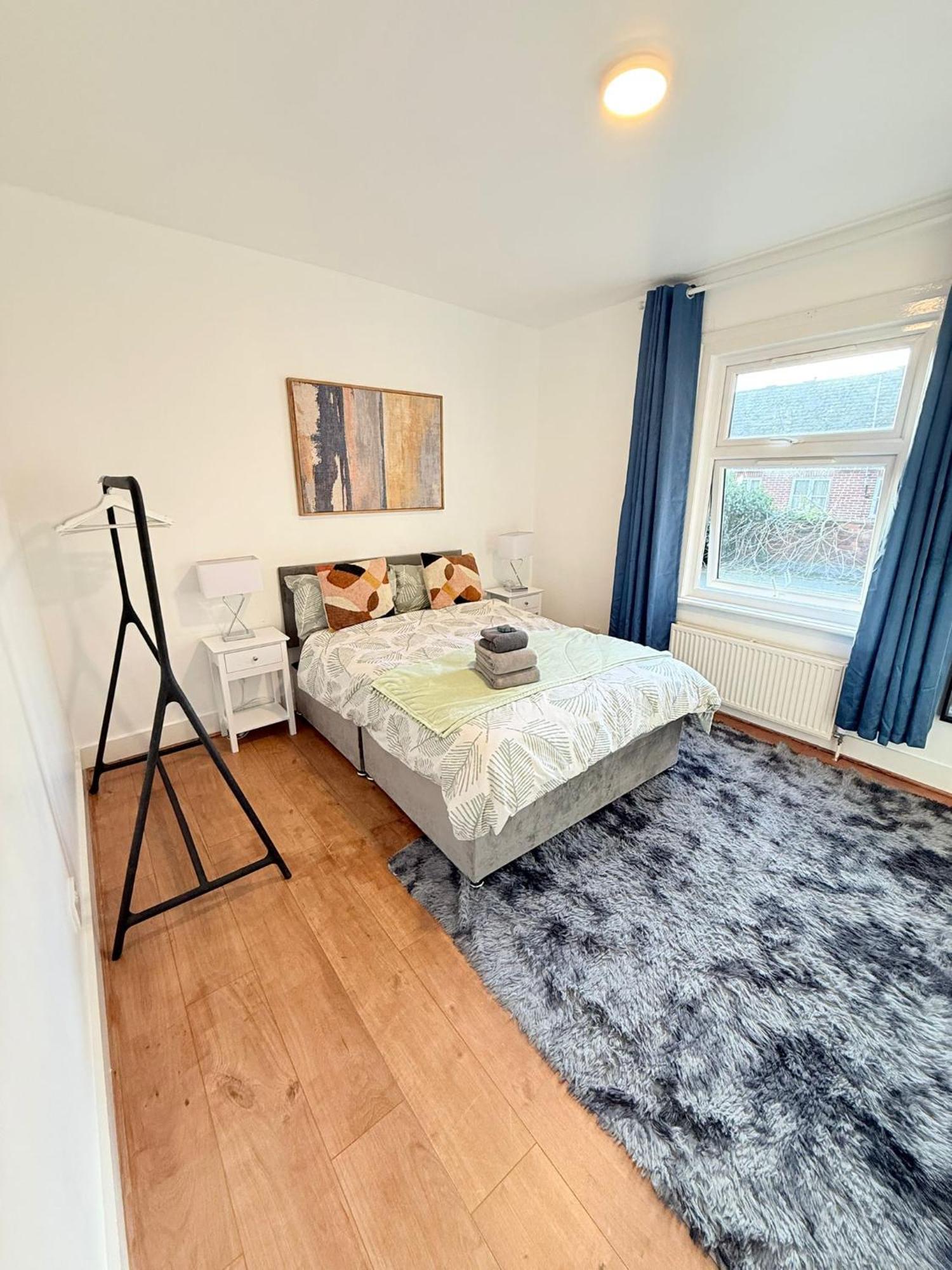 Cricklewood Broadway Guest Home Лондон Екстериор снимка