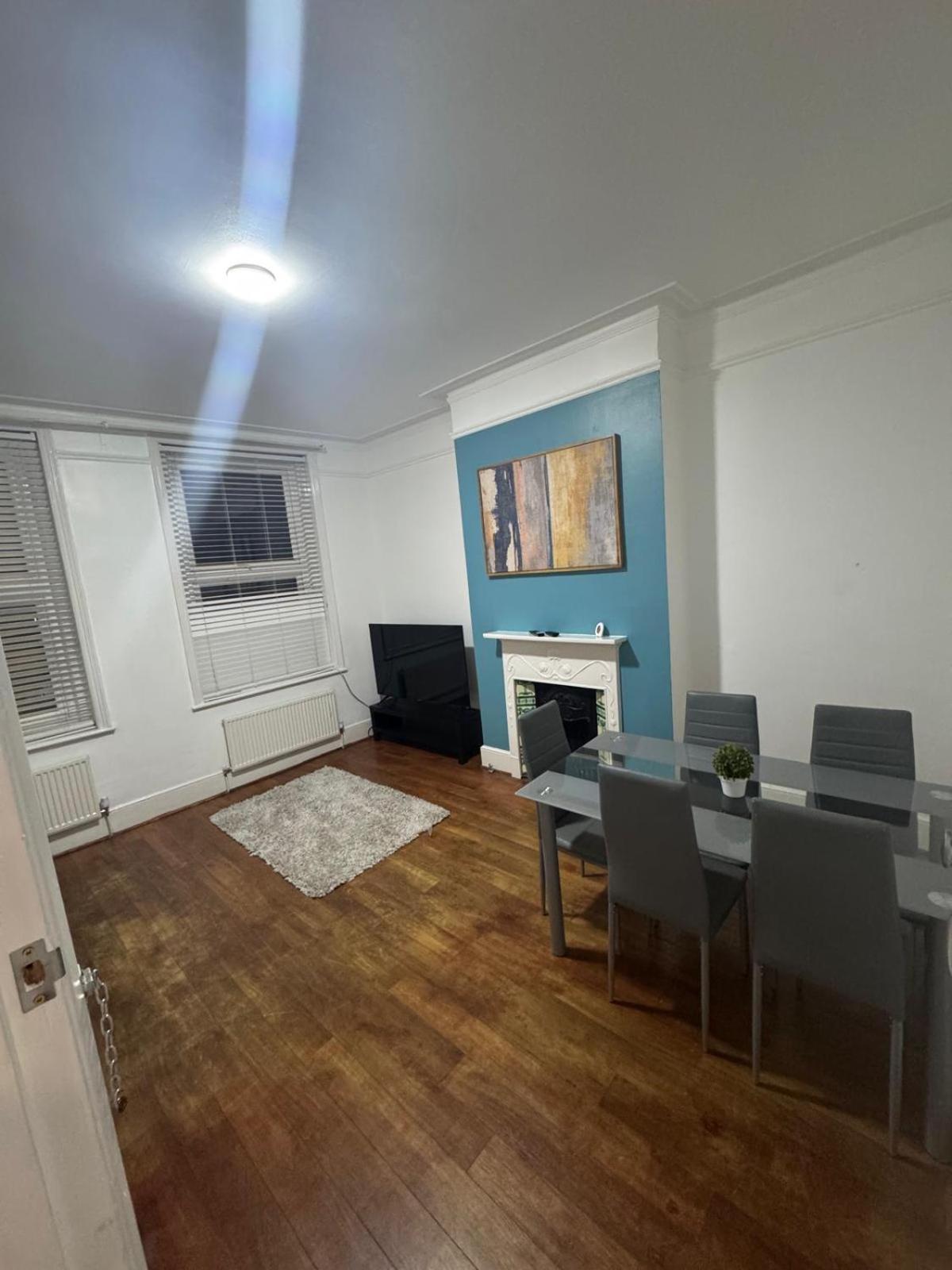 Cricklewood Broadway Guest Home Лондон Екстериор снимка