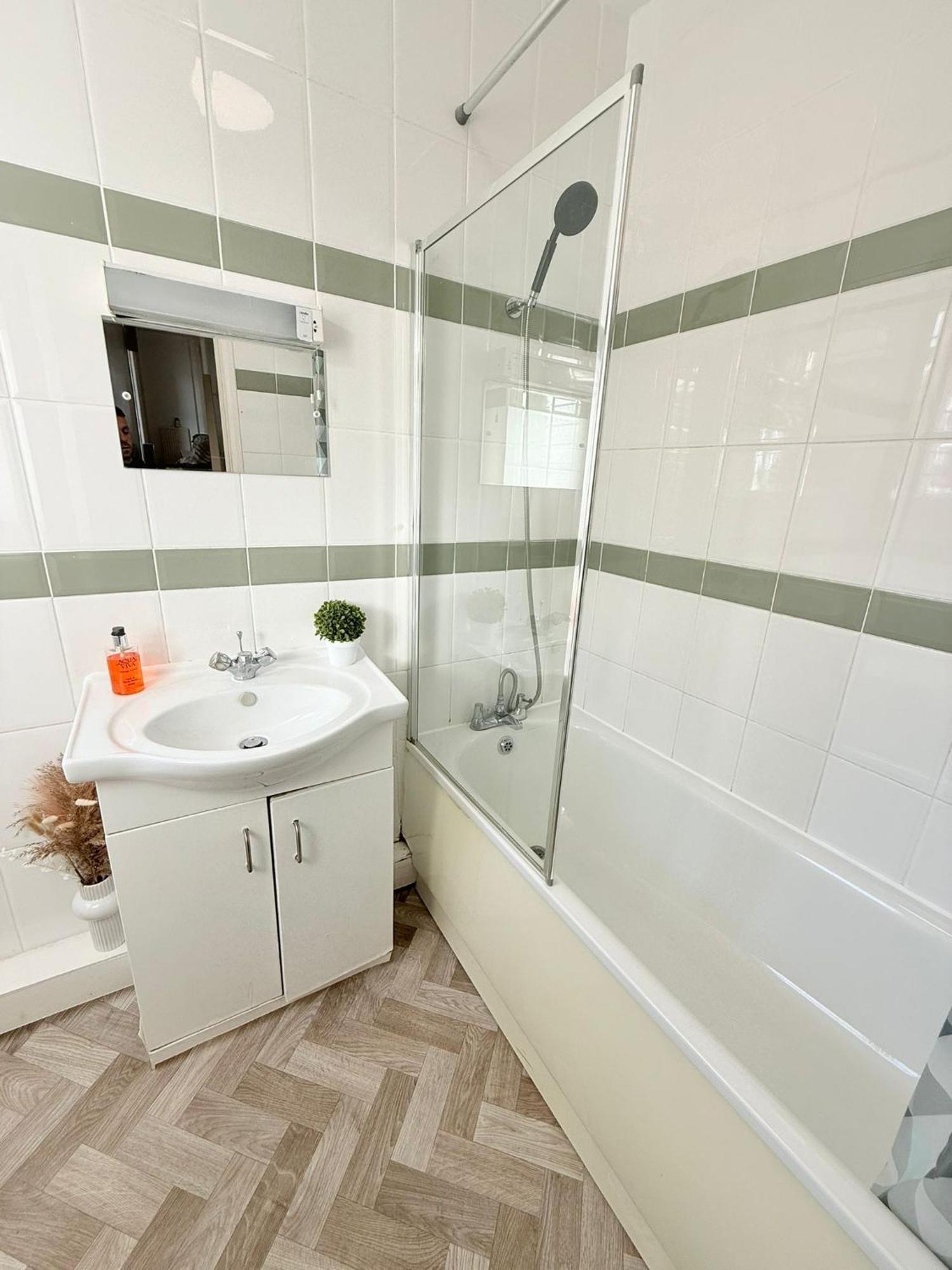 Cricklewood Broadway Guest Home Лондон Екстериор снимка