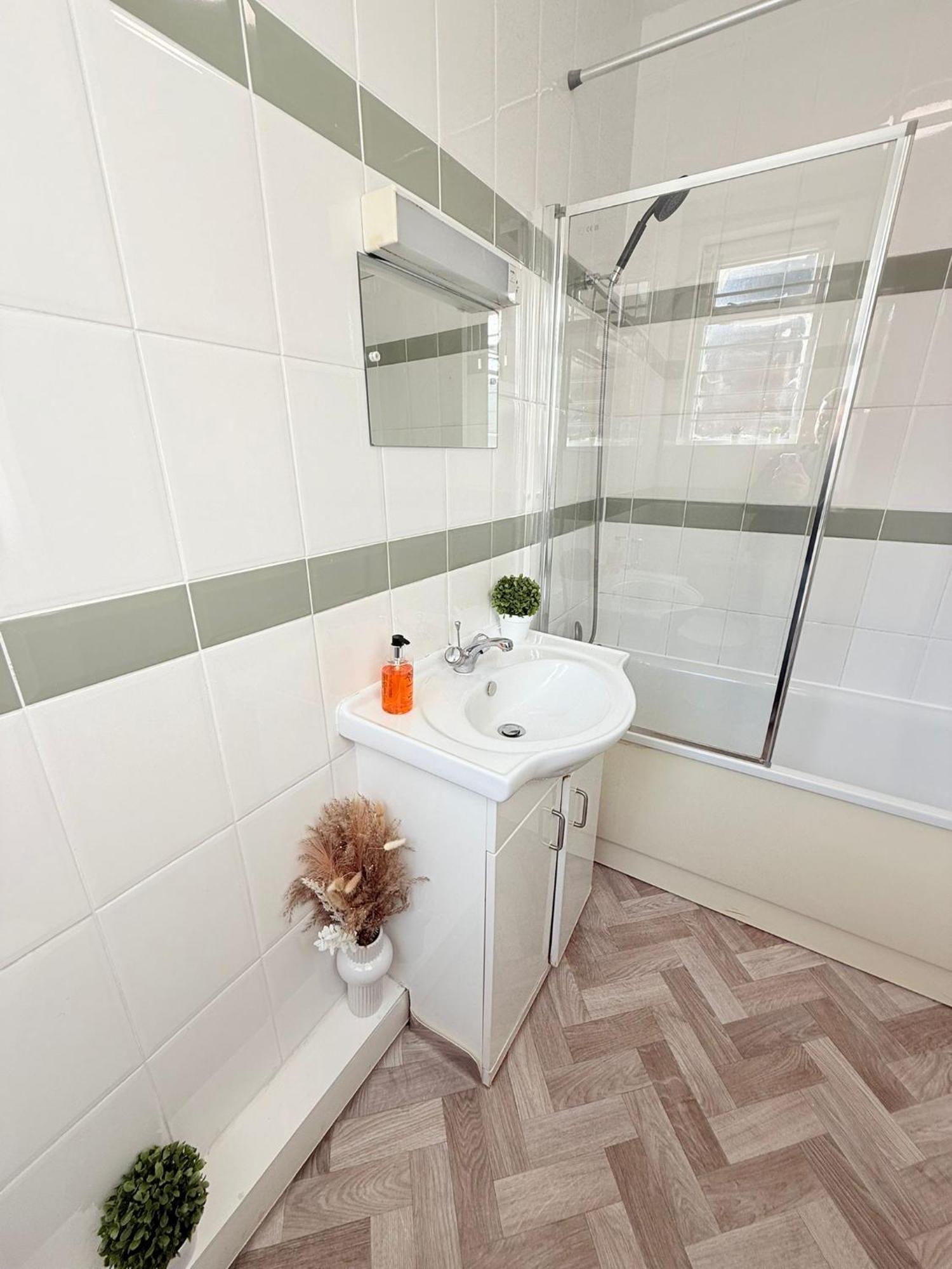 Cricklewood Broadway Guest Home Лондон Екстериор снимка