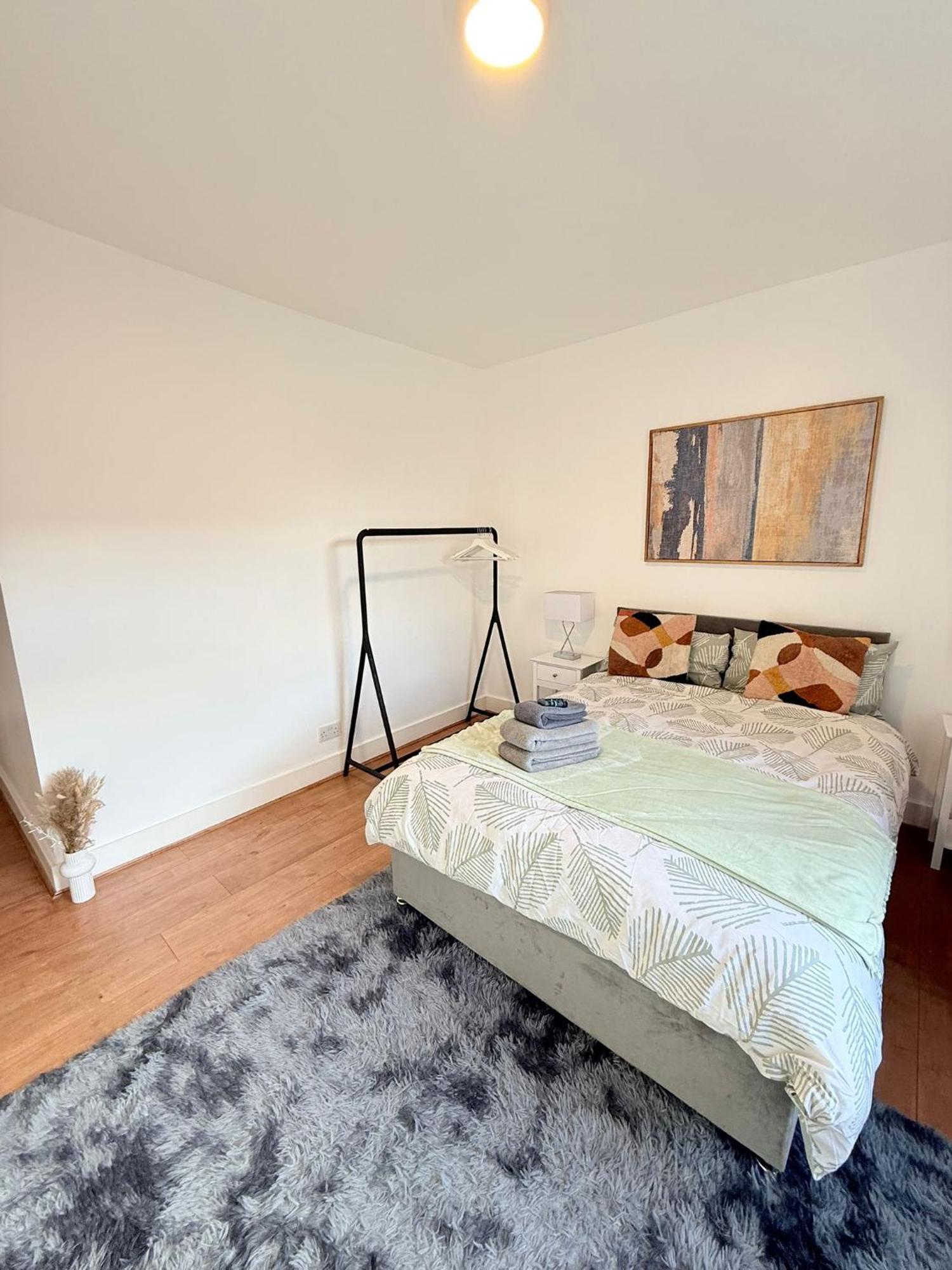 Cricklewood Broadway Guest Home Лондон Екстериор снимка