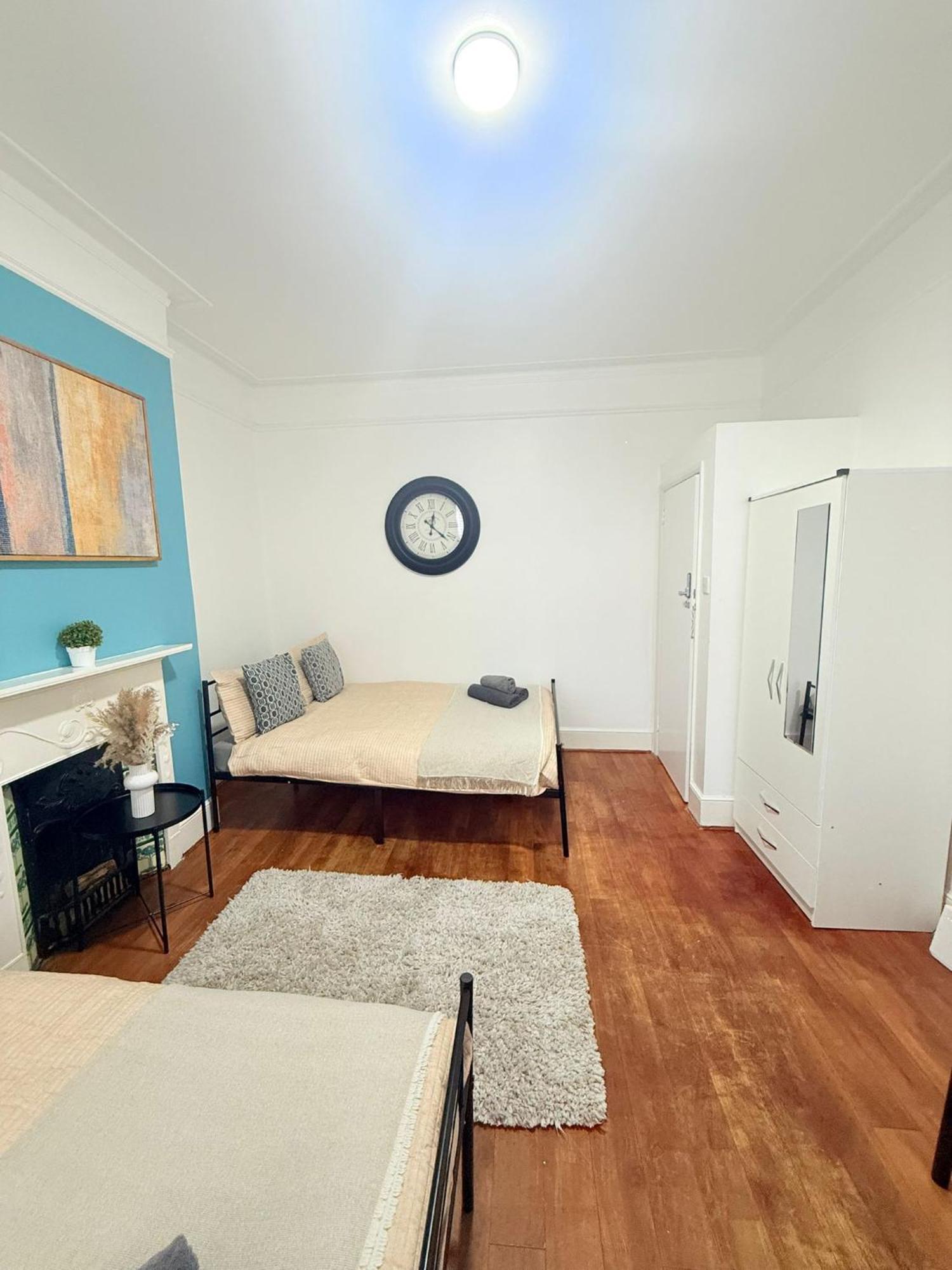 Cricklewood Broadway Guest Home Лондон Екстериор снимка