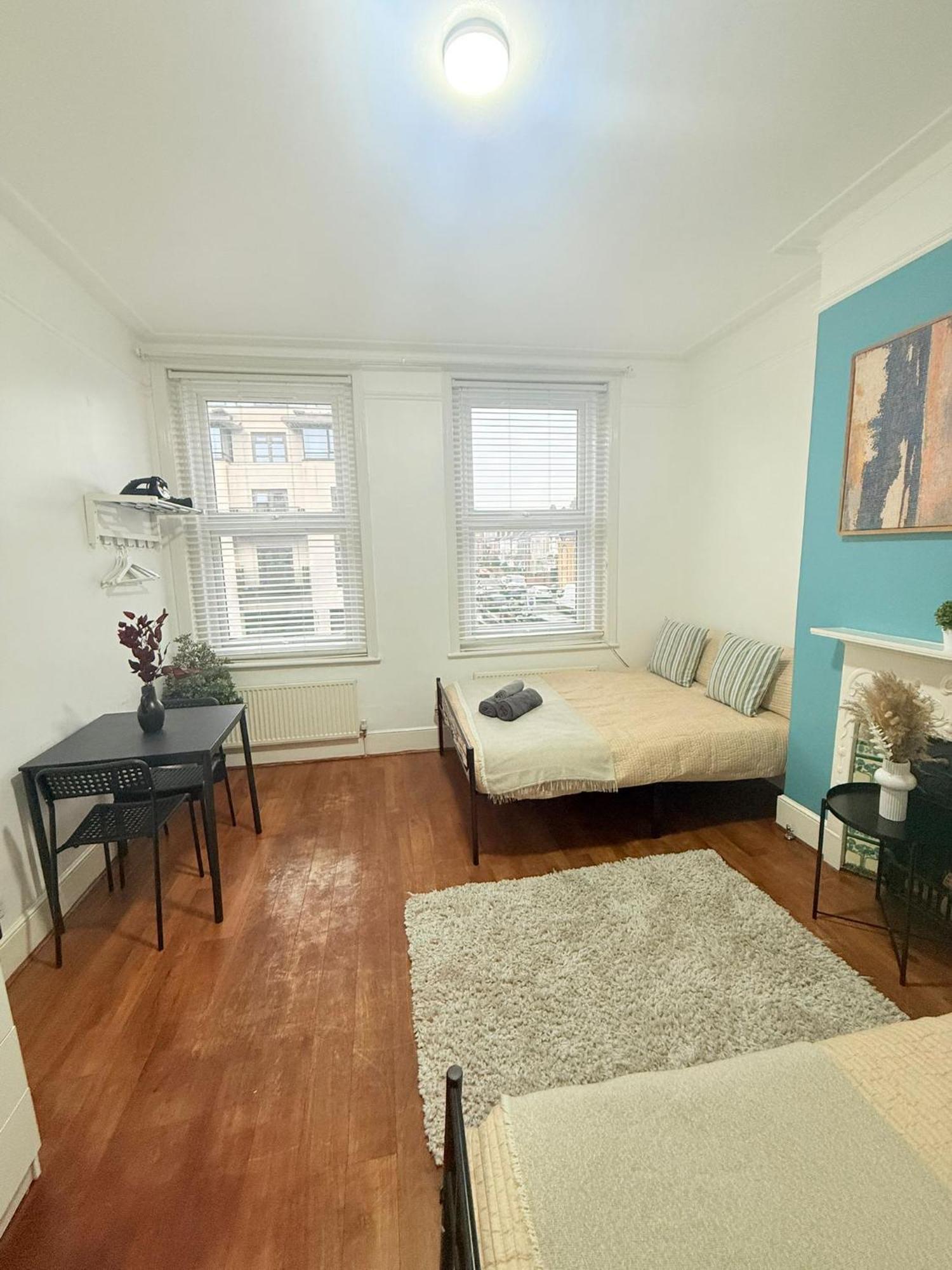 Cricklewood Broadway Guest Home Лондон Екстериор снимка